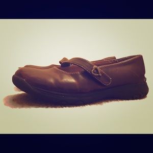 Girls Sz 2 brown Mary Janes